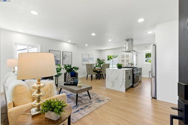 19157 Parsons Ave, Castro Valley CA: https://media.crmls.org/mediaz/09f541cd-5311-4414-97de-876560ac511e.jpg