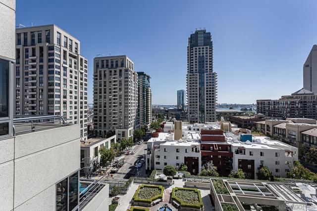 700 Front St, San Diego CA: https://media.crmls.org/mediaz/09f5533d-11c6-4f25-a673-3ad015cb50e1.jpg