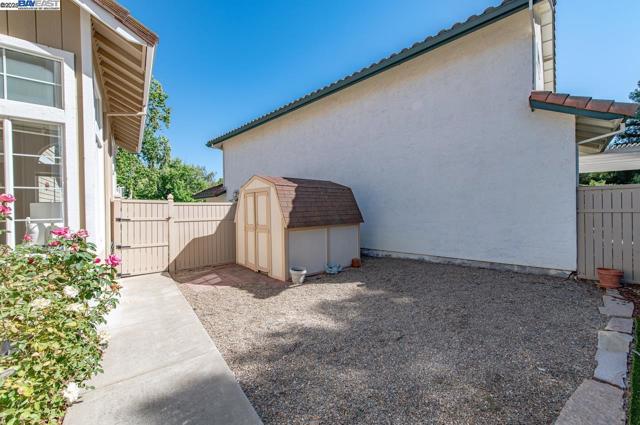 847 Dana Cir, Livermore CA: https://media.crmls.org/mediaz/09f5b2eb-fc7e-43f9-906a-93c245faa13a.jpg