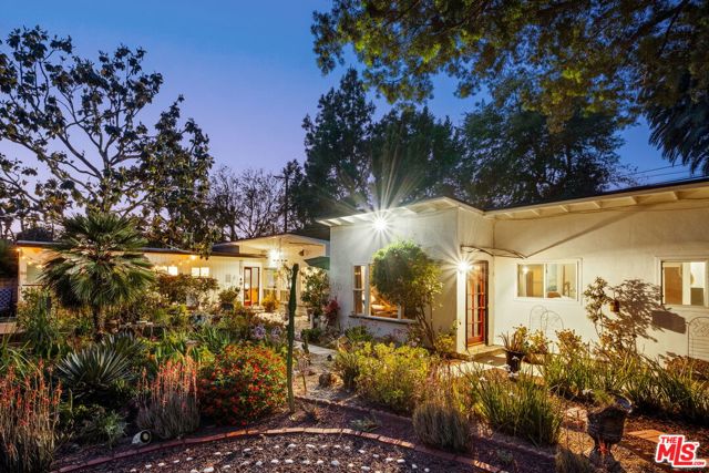 5940 Varna Avenue, Valley Glen CA: https://media.crmls.org/mediaz/09f6398b-c8ac-440d-ad94-4532bf844301.jpg