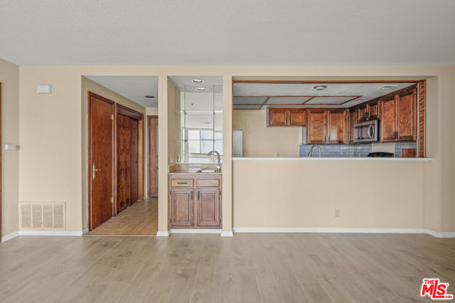 880 W 1st Street, Los Angeles CA: https://media.crmls.org/mediaz/09f6f041-290a-4178-ad95-ddad3082dbf2.jpg