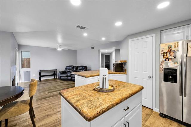 80672 Jasmine Lane, Indio CA: https://media.crmls.org/mediaz/09f71c64-d1d6-4b72-aa7a-8a4340b1ea29.jpg
