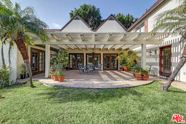 322 N June Street, Los Angeles CA: https://media.crmls.org/mediaz/09f766bb-3e52-4bd9-a8cd-14bd50f5314e.jpg