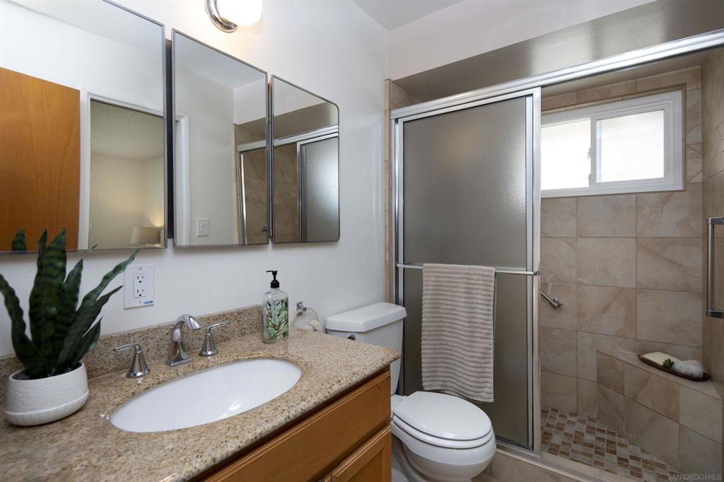 MLS #250036478SD img 22