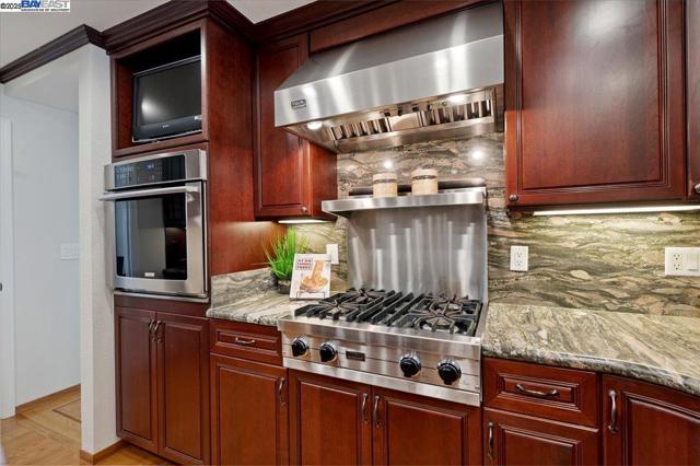 3284 Omega Cir, Pleasanton CA: https://media.crmls.org/mediaz/09f872d3-c5ba-4e36-b9ef-7d7ce25c1c17.jpg