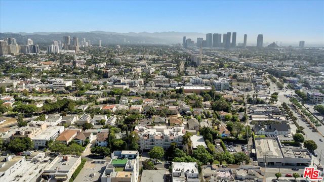 1650 Veteran Avenue, Los Angeles CA: https://media.crmls.org/mediaz/09f8dd9a-e19c-42aa-82c2-6b07225f2f8f.jpg