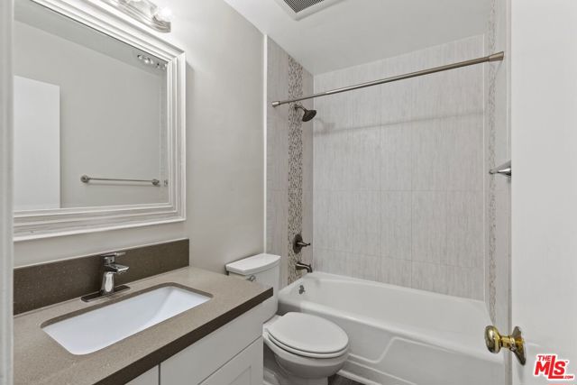 1538 STANFORD Street, Santa Monica CA: https://media.crmls.org/mediaz/09f8f1d5-8ce2-488e-a213-0481c5a2792d.jpg