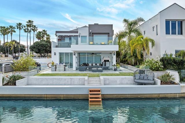 5 Spinnaker Way, Coronado CA: https://media.crmls.org/mediaz/09f93e38-0817-4fda-8aca-e6c17031a954.jpg