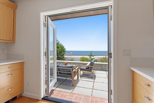 1004 W Cliff Drive, Santa Cruz CA: https://media.crmls.org/mediaz/09f9626c-7e43-4321-a771-203fb9b7c106.jpg