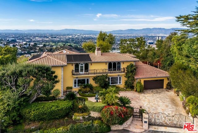 3595 Wonder View Drive, Los Angeles CA: https://media.crmls.org/mediaz/09f975cb-279a-492e-88fc-beb40eae4631.jpg