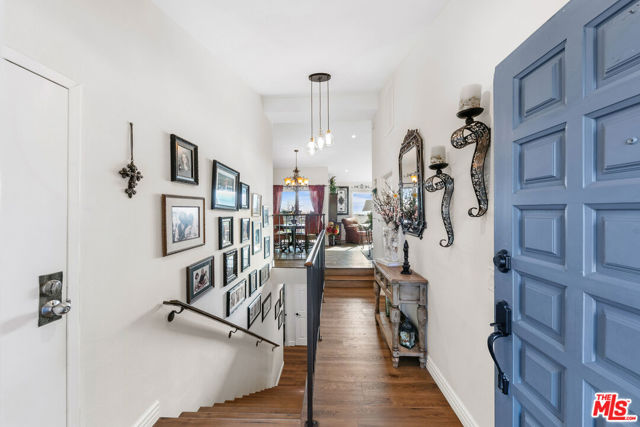6789 Seawatch Lane, Malibu CA: https://media.crmls.org/mediaz/09f9aaa9-514d-459a-b06c-f199241bebe6.jpg