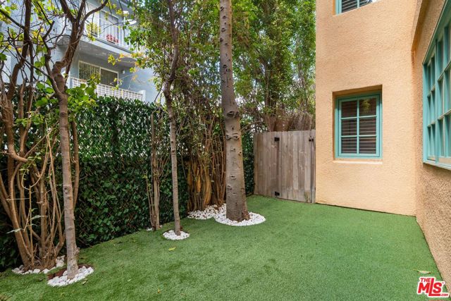 11500 San Vicente Boulevard, Los Angeles CA: https://media.crmls.org/mediaz/09faa7f3-6e5c-4cc6-8ecc-9fdf4c3613e9.jpg