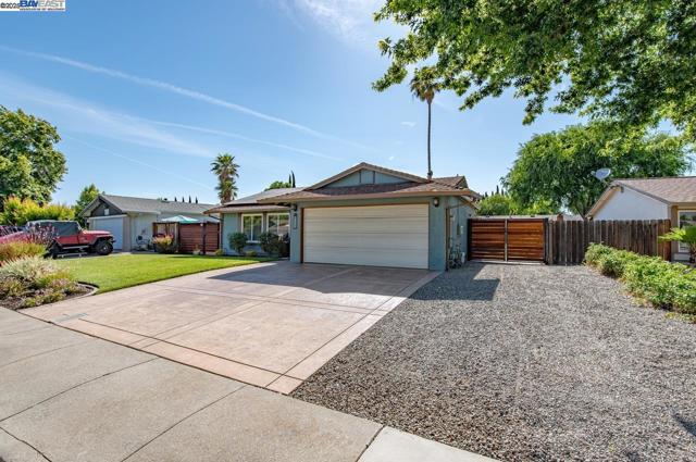 648 Buckeye Dr, Livermore CA: https://media.crmls.org/mediaz/09fac8f6-58ed-41a5-a847-885979a38ee0.jpg
