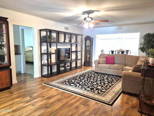 13105 Village 13, Camarillo CA: https://media.crmls.org/mediaz/09faeb24-d927-4551-a86f-f51fc7aaba7c.jpg