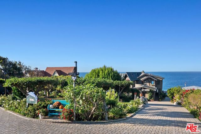 7007 Birdview Avenue, Malibu CA: https://media.crmls.org/mediaz/09fb2233-36bb-46c1-a2d5-d7d6d143c07f.jpg