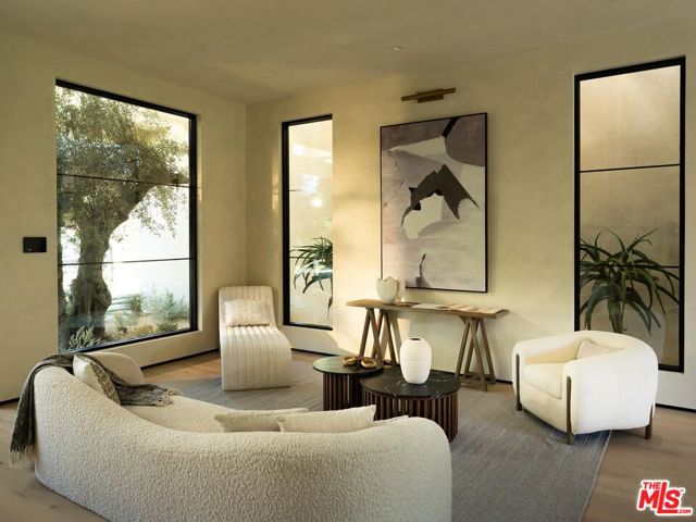 23340 Collins Street, Woodland Hills CA: https://media.crmls.org/mediaz/09fb4e93-8eaa-4f80-afaa-69146f986f5e.jpg