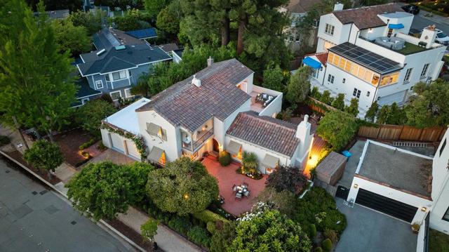 706 Edgewood Road, San Mateo CA: https://media.crmls.org/mediaz/09fbb530-dca5-4217-b3f0-34dd635eb1a1.jpg
