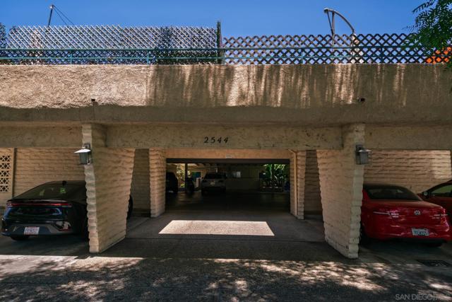 2544 Navarra Rd, Carlsbad CA: https://media.crmls.org/mediaz/09fbf8f5-a711-41c1-8125-a665dc14b239.jpg