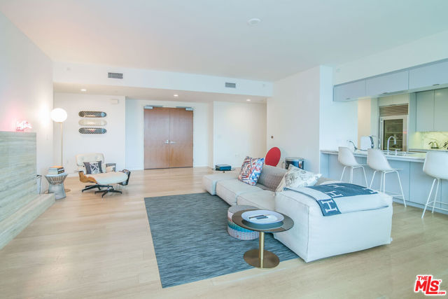 1 W Century Drive, Los Angeles CA: https://media.crmls.org/mediaz/09fc1ada-cd89-4123-b5d8-5e56c913e998.jpg