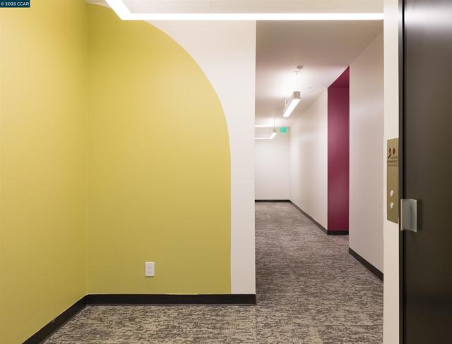 58 Vernon St, Oakland CA: https://media.crmls.org/mediaz/09fc27a8-8410-457a-a8c9-d8d7123d5634.jpg