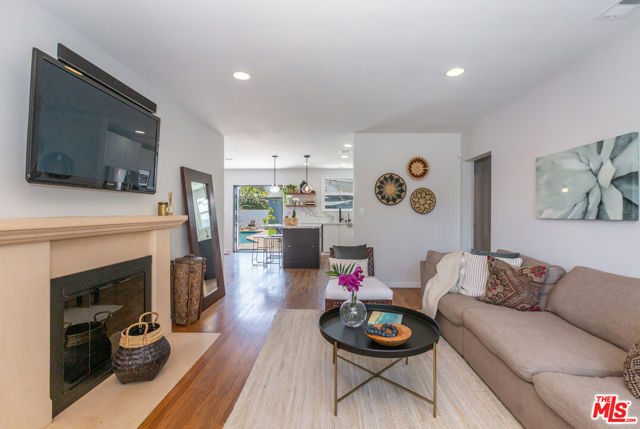 5451 Clybourn Avenue photo 4