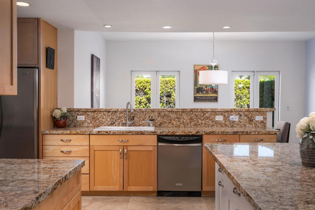 590 N Plaza Amigo, Palm Springs, CA 92262