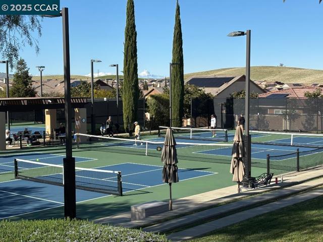 1759 Latour Ave, Brentwood CA: https://media.crmls.org/mediaz/09fe1028-532b-48d5-9dc8-c57f93f6017e.jpg