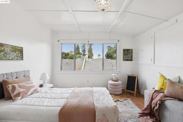 3064 E 15Th St, Oakland CA: https://media.crmls.org/mediaz/09fe1eee-ab18-40be-8d54-767362cdb1c0.jpg