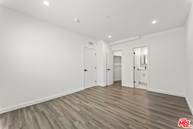 1254 9th Street, Santa Monica CA: https://media.crmls.org/mediaz/09fe3983-c636-4788-a152-93b2d86b7876.jpg