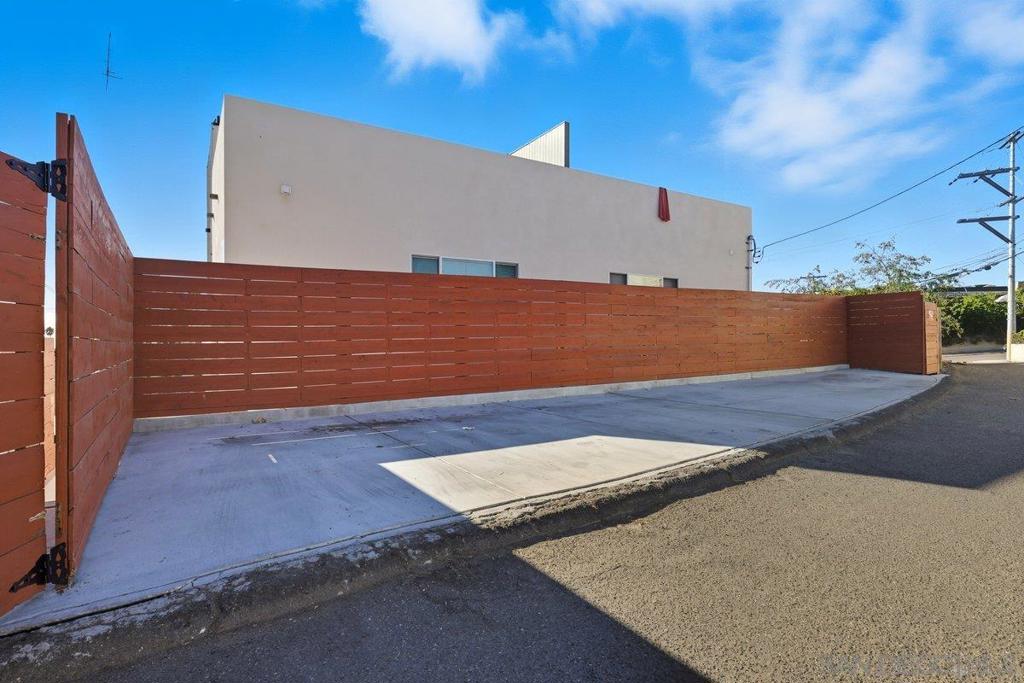 MLS #250040967SD image #10