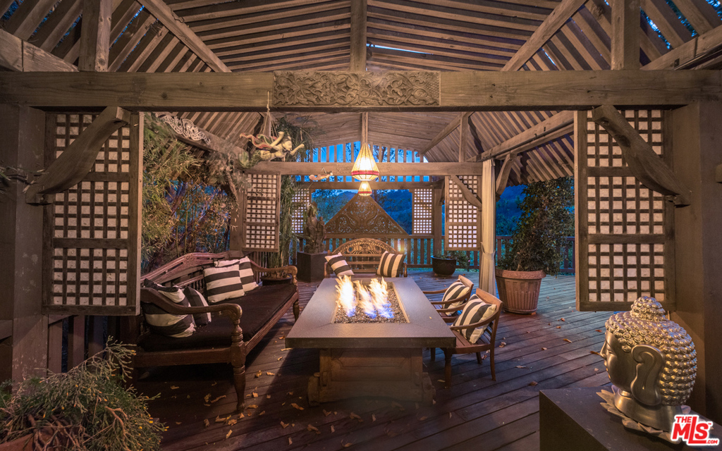 2781 Benedict Canyon Drive