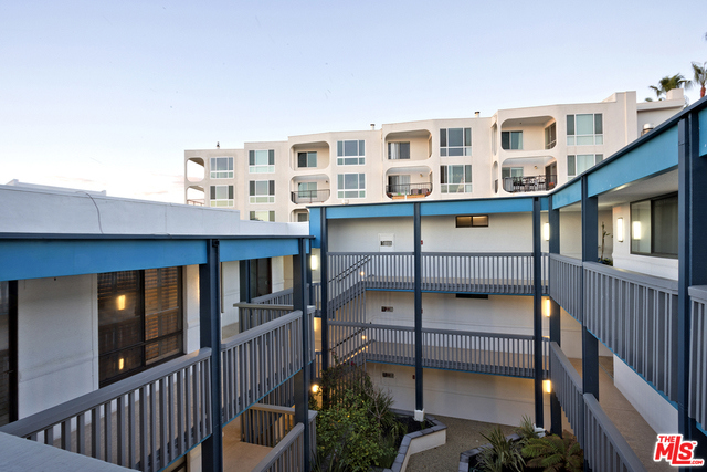 575 ESPLANADE, Redondo Beach, California 90277, 2 Bedrooms Bedrooms, ,2 BathroomsBathrooms,Residential,Sold,ESPLANADE,17203212