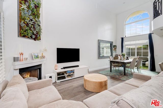 1117 18Th Street 4 Santa Monica, California Absolutely stunning, sun-drenched unit in coveted North of Wilshire/South of Montana neighborhood. Previously renovated by a designer with the highest quality detailing and elegant finishes, the current owner has added their own touches and imprint, resulting in a truly jaw dropping unit. This 3 bed (plus loft/office space) unit is flooded with natural light and boasts a living room with soaring 15 foot+ high ceilings, Custom Rolling Greens wall and Wide Planked Oak flooring throughout. Gourmet Kitchen is accented with Quartz Counter Tops, Wolf Range, Sub Zero refrigerator, Wine Fridge and Triple Water Filtration System. Stylish bathrooms feature top of the line materials, including Porcelain tiled showers and Carrera Counter tops. Spacious Master Suite offers multiple closets and balcony. Amazing private patio space is perfect for entertaining. Located in Franklin School District and a short distance from the best dining and entertainment both Wilshire and Montana have to offer.
