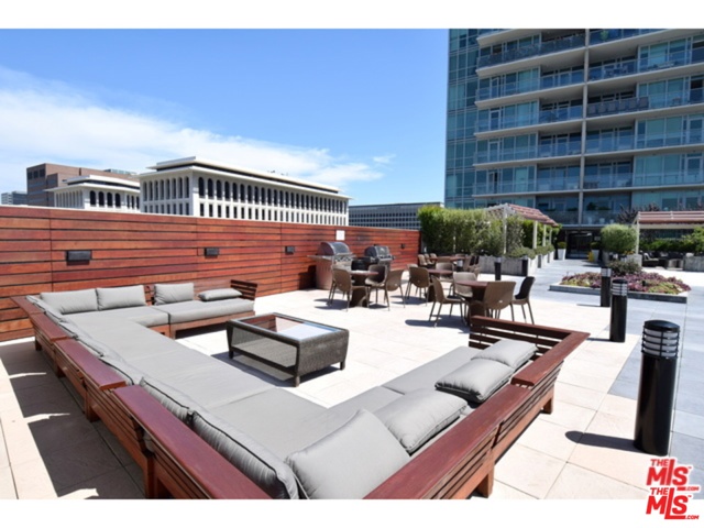 3785 WILSHIRE Boulevard, Los Angeles, California 90010, 2 Bedrooms Bedrooms, ,2 BathroomsBathrooms,Condominium,For Sale,WILSHIRE,21701768