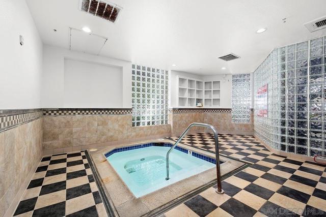 Swimming Pool/Hot Tub/Sauna