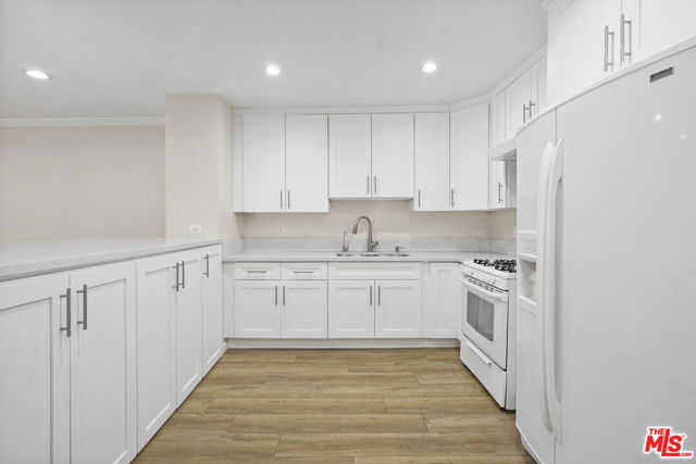 330 North Jackson Street, 320 photo 7