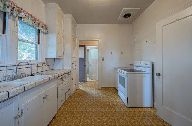 4705 Crystal Street, Capitola CA: https://media.crmls.org/mediaz/0a012b69-9abf-46e0-97e8-82dabeac578a.jpg