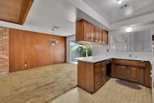 6800 Colorado Ave, La Mesa CA: https://media.crmls.org/mediaz/0a01ac85-a68a-4f07-81ab-e1fb60563f57.jpg