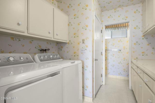 19715 Komar Drive, Tarzana CA: https://media.crmls.org/mediaz/0a01d408-f9a1-4164-ab27-5993c891b609.jpg