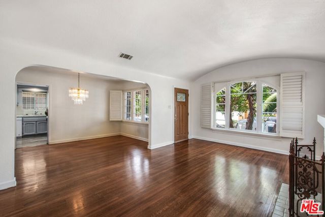 1558 Ellsmere Avenue, Los Angeles CA: https://media.crmls.org/mediaz/0a01e447-5e2b-4c6a-8511-fc9660a2d84e.jpg