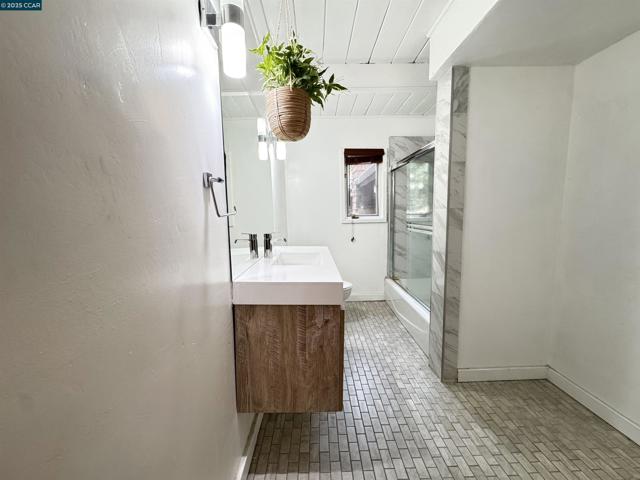 1139 Sierra Vista Way, Lafayette CA: https://media.crmls.org/mediaz/0a02085d-fadb-451f-9a28-12711188417d.jpg