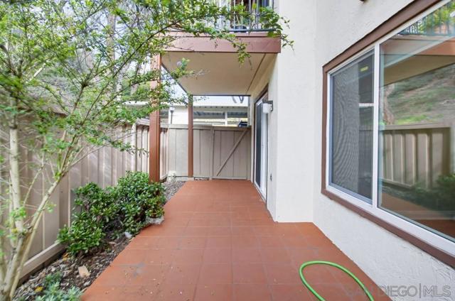 4060 Rosenda Ct, San Diego CA: https://media.crmls.org/mediaz/0a025d63-ca06-4280-a71e-b2b9bc8d9c0b.jpg