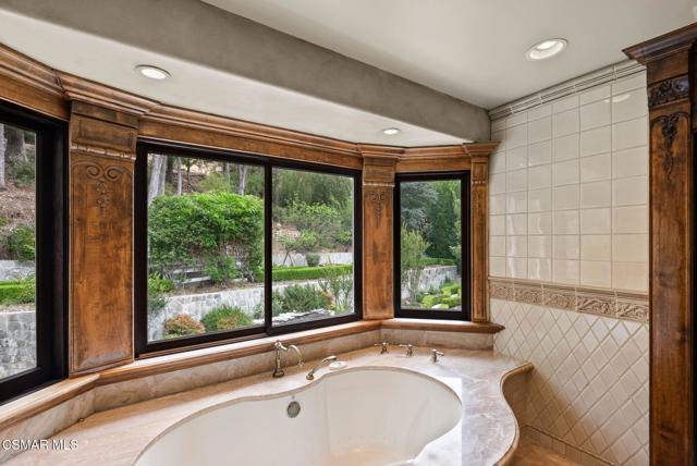 1561 Lookout Drive, Agoura Hills CA: https://media.crmls.org/mediaz/0a027f12-058c-4935-9c1a-2568d914b1f4.jpg