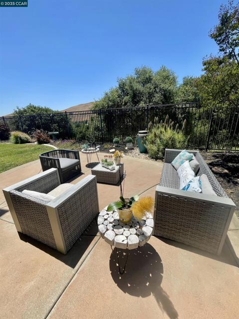 2365 Lansdowne Pl, Vallejo CA: https://media.crmls.org/mediaz/0a029d6a-ffa5-49c3-a6a3-9279d01dd47d.jpg