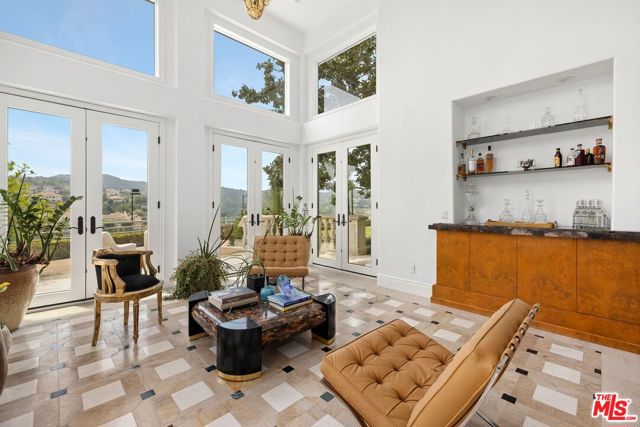 4001 Clarinda Drive, Tarzana CA: https://media.crmls.org/mediaz/0a02b50c-fac2-4030-b8bc-899aa5b8659e.jpg