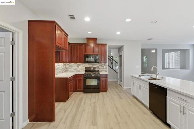 145 Warhol Way, Oakley CA: https://media.crmls.org/mediaz/0a02e282-6d52-43c6-ac2b-fd9c3a7b9131.jpg