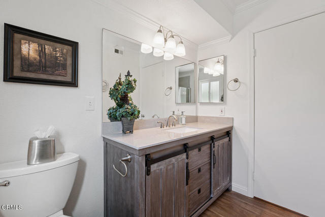 354 Larch Crest Court, Newbury Park CA: https://media.crmls.org/mediaz/0a02f475-dfc4-483a-b289-1d4c5887554a.jpg