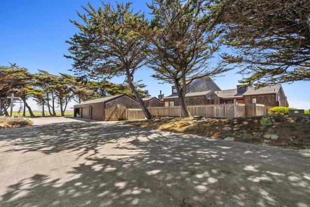 338 Monterey Dunes Way, Moss Landing CA: https://media.crmls.org/mediaz/0a032d7b-3fff-461a-9b27-8f6edec2b3ec.jpg