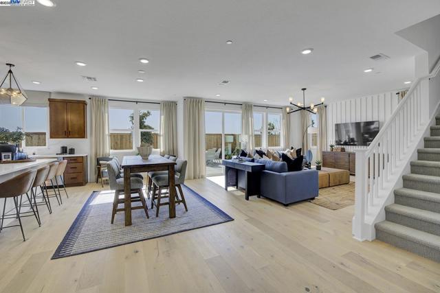 319 W Calabria Drive, Mountain House CA: https://media.crmls.org/mediaz/0a03549e-8a22-4ced-b420-8088ce998fad.jpg