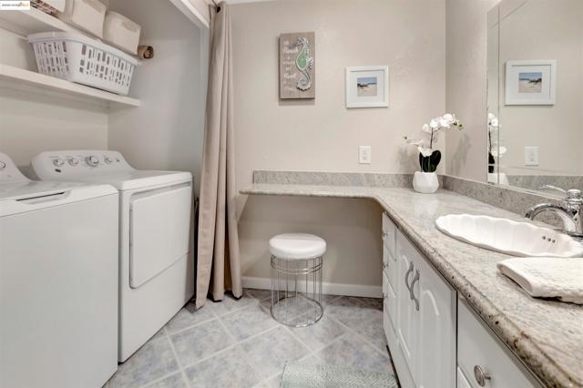 22192 Rim Pointe,  CA: https://media.crmls.org/mediaz/0a0393b9-f635-4070-8a21-9c10aa0664f4.jpg